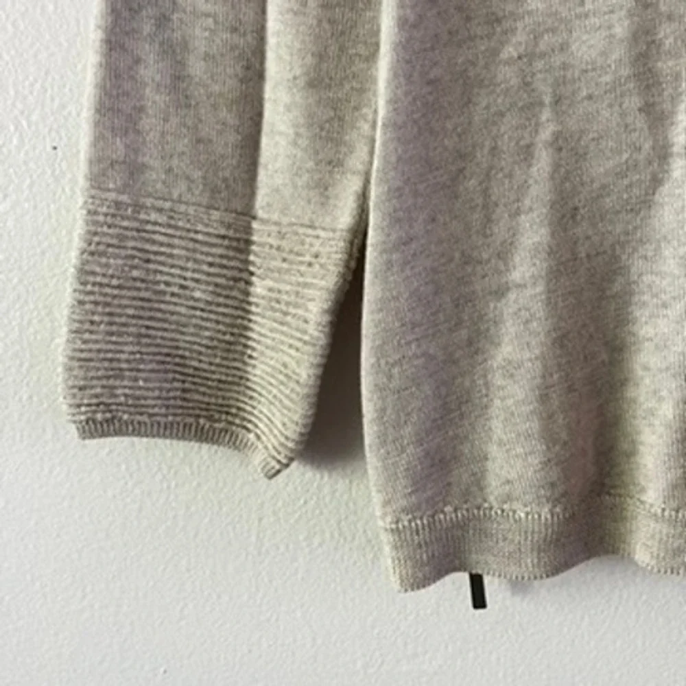 St. John Wool Crew Neck Ribbed Sweater with Zipper Detail‎ Cream size medium